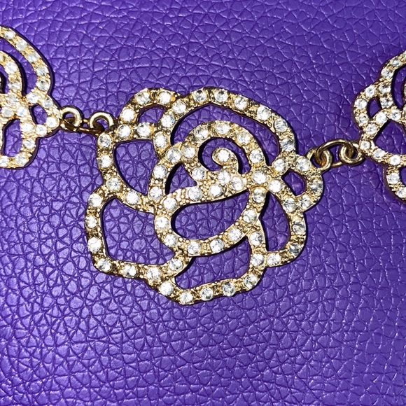 Gold Roses Necklace - Picture 3 of 5